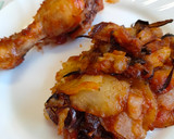Foto del paso 5 de la receta: Pollo a la miel con patatas y cebolla