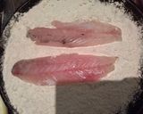 Foto del paso 2 de la receta: Milanesa de pescado a la marinera