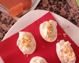 Foto del paso 1 de la receta Huevos rellenos de queso y salmón ahumado