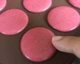 Foto langkah ke 14 dari resep Macaron - Red Velvet ft Tiramisu.