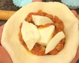 Hình bước làm 4 của món Bánh bao nhân pizza cho bữa sáng
