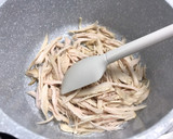 这样利用剩余食材，既配出了营养，又搭出了美味 ——- 韩式泡菜酱淋 火鸡丝· 芦笋片· 豆腐的食譜步驟2照片