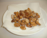 Foto del paso 5 de la receta: Almendras crudas fritas y con sal