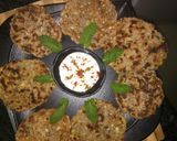 A picture of step 8 of Sabudana thalipeeth.