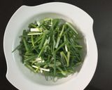 Hình bước làm 5 của món Ngó sen xào hành lá