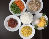 Hình bước làm 1 của món Cơm chiên ngũ sắc