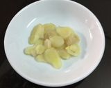 Hình bước làm 3 của món Cuốn đậu hũ kho gừng