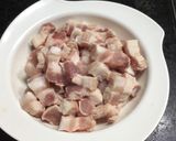 Hình bước làm 2 của món Măng kho thịt