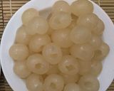Hình bước làm 3 của món Chè nhãn bọc sen tươi