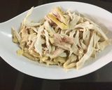 Hình bước làm 1 của món Gà xé cháy tỏi