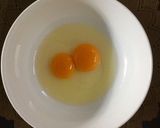 Hình bước làm 1 của món Trứng gà và Ngải cứu