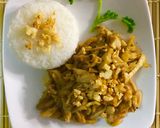 Hình bước làm 5 của món Gà xé cháy tỏi