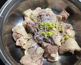 Hình bước làm 1 của món Vịt kho gừng