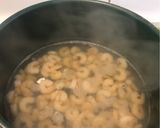 Foto del paso 2 de la receta: Salsa para pasta con champiñones y camarones en leche de coco