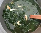 Hình bước làm 2 của món Canh rau ngót nấu thịt ghẹ