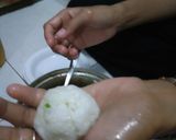 Foto langkah ke 3 dari resep Bola Nasi Isi Telur.