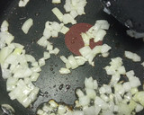 Foto del paso 3 de la receta: Revuelto de huevo, cebolla, patata, pavo y carne de pimiento choricero