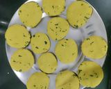 A picture of step 4 of Bajra vada.