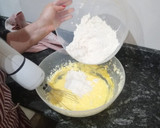Foto del paso 4 de la receta: Pink magdalenas con relleno de choco blanco