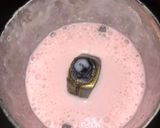 A picture of step 3 of Strawberry Milkshake.