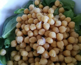 Foto del paso 4 de la receta: Ensalada de garbanzos con vinagreta de huevo