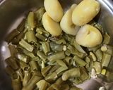 A picture of step 1 of Sam {lima beans} ke sabji.