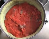 Une image de l'étape 1 de Tartare de melon tomates concombre feta et saumon fumé façon gâteau.