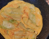 Foto del paso 4 de la receta: Rulo de calabacín, pechuga de pavo, queso crema y aguacate