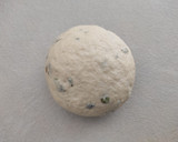 Foto del passaggio 4 della ricetta Focaccette istantanee alle erbe aromatiche