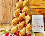Foto langkah ke 8 dari resep Mini Croissant Tower.
