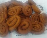 गहू ज्वारी पीठाच्या टोमॅटो चकल्या (tomato chakali recipe in marathi) रेसिपी स्टेप 5 फोटो 