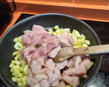 Foto del paso 4 de la receta: Pollo con calabacín