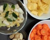 Foto langkah ke 2 dari resep Sop ceker kentang.