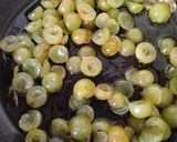Foto del paso 4 de la receta: Solomillo de pavo con salsa de uvas