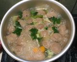 Foto langkah ke 4 dari resep Sayur Sup Bakso Sapi versi Bumbu Racik.