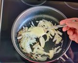 A picture of step 3 of Kobiraji Cutlet.