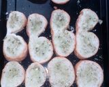 Foto del paso 1 de la receta: Pan al ajo y orégano en pepita de uva