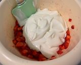 Une image de l'étape 10 de Charlotte aux skyr et fraises.