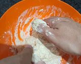 Foto del paso 4 de la receta: A la masa con los niños de la casa, pizza casera para hacer en familia