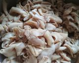 Foto langkah ke 1 dari resep Oseng usus lombok ijo.