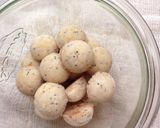 A picture of step 6 of Teaspoon Cookies .