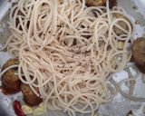 รูปขั้นตอนการทำที่ 5 ของ Spaghetti with Northern Thai spicy sausage สปาเกตตี้ไส้อั่ว