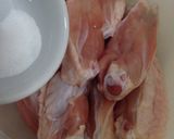 รูปขั้นตอนการทำที่ 1 ของ ปีกไก่ทอดเกลือ deep-fried chicken middle wings