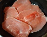 A picture of step 4 of 🌿Braised Pork Loin with Thyme and Red Onion🧅.