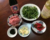 A picture of step 1 of Pad Krapow with Ground Pork and Crispy Fried Egg.