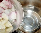 Foto langkah ke 2 dari resep Sop Bening Bayam Wortel.