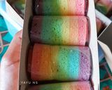 Foto langkah ke 8 dari resep Bolu gulung rainbow mini.