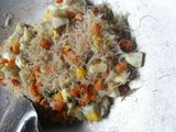 Kriuzz Pastel isi Telur n Bihun