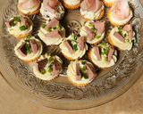 Foto del paso 4 de la receta: 🍹 Canapé de leberwurst y verdeo 🍹