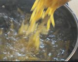 Foto del paso 5 de la receta: Pasta a la puttanesca de sardinas